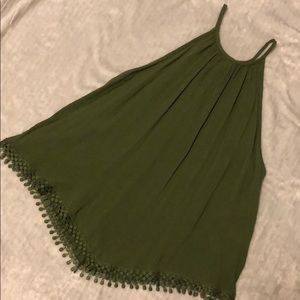 Olive top with details on the bottom. Size US 6